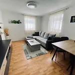דירה Luxurioeses Und Modernes Zum Wohlfuehlen זירל